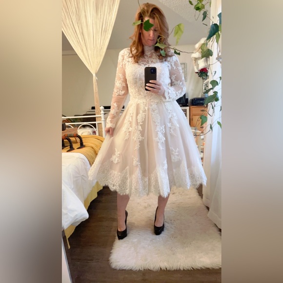 WEDDING DRESS - Picture 4 of 13